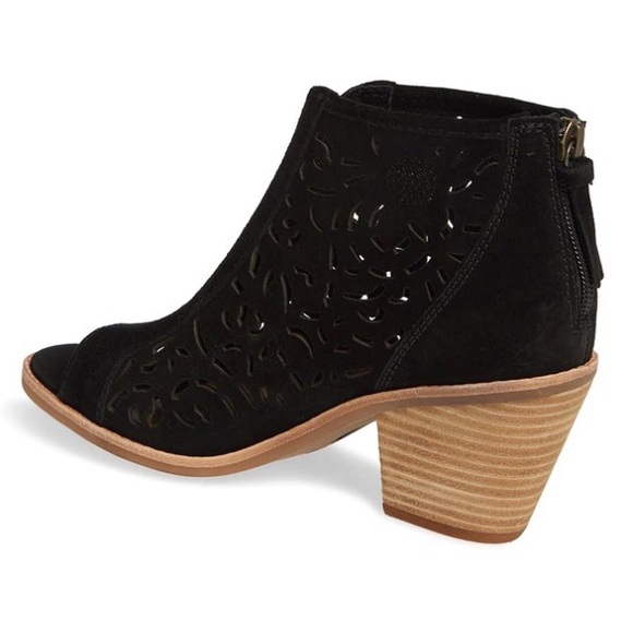 Black Maris Leather Sandal, 9M - Picture 2 of 3